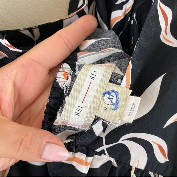 Anthropologie Hei Hei Size XS Black & White Floral Button Detailing Midi Romper - Picture 7 of 7